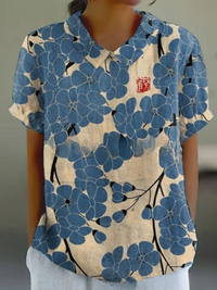 Blanc avec fleurs bleues