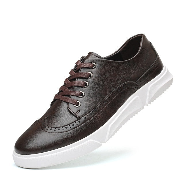 Chaussures décontractées de différentes couleurs