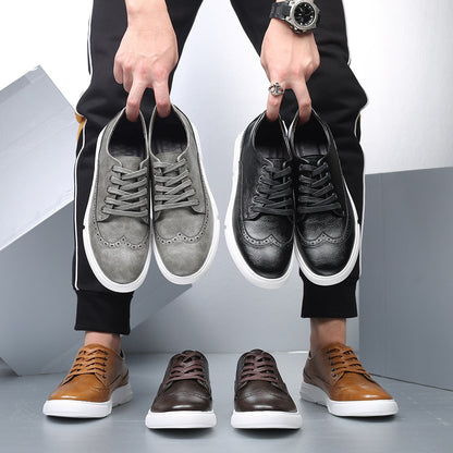 Chaussures décontractées de différentes couleurs