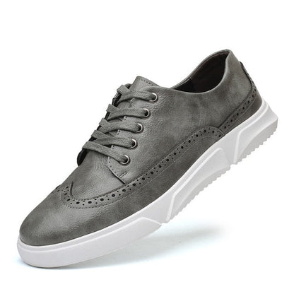 Chaussures décontractées de différentes couleurs