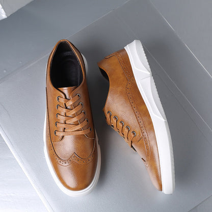 Chaussures décontractées de différentes couleurs